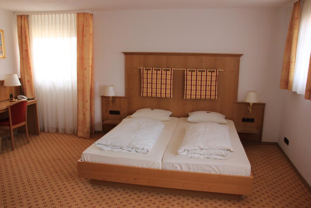 Hotel Am Schloss Darmstaedter Hof Bad Homburg vor der Hohe Ruang foto